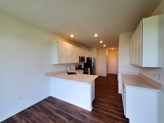 Building Photo - 2br 2.5 bath Townhome only 2 years old.