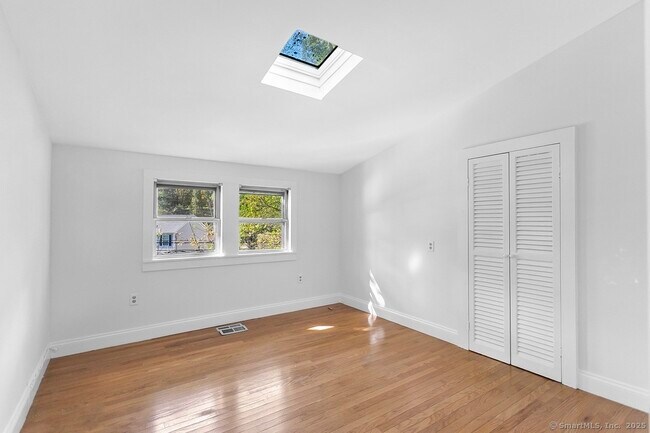 Building Photo - 105 Southworth St