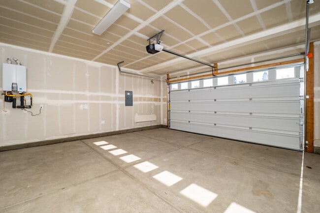 Building Photo - 9037 Summit Ln