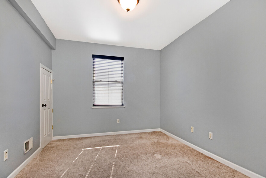 Main floor bedroom - 323 Indiana Ave SW