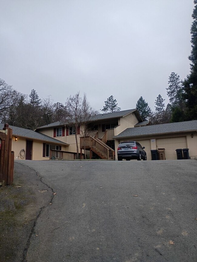 Building Photo - MM2240-1