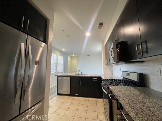 Building Photo - 808 S Gladys Ave