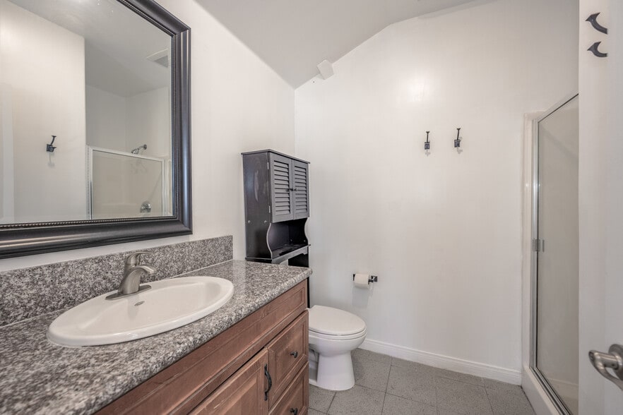 Building Photo - 6633 Radford Ave