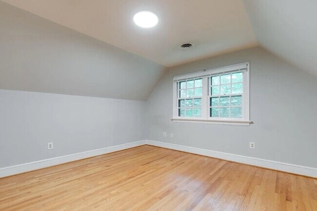 Building Photo - 5001 Southmoor Rd