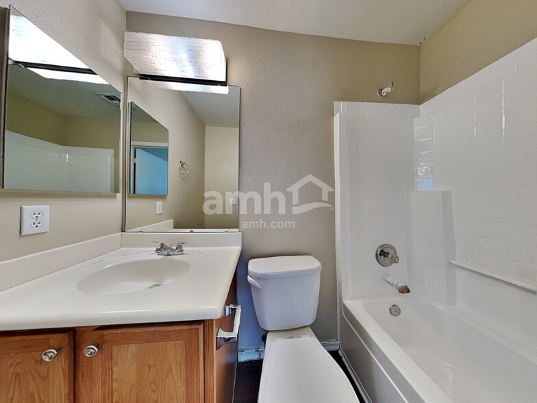 Building Photo - 16425 N 113th Dr