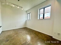 Building Photo - 320 W 7th St