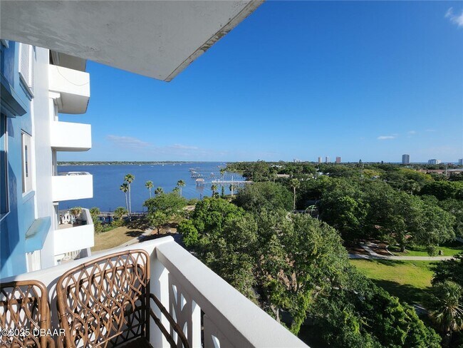 Building Photo - 935 N Halifax Ave