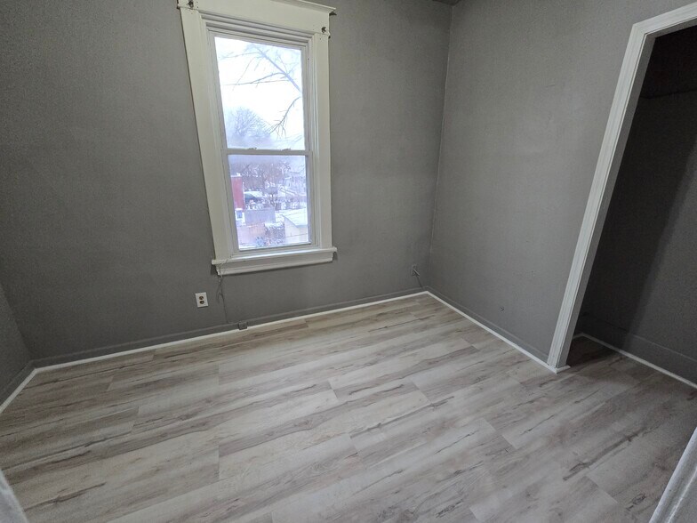 Building Photo - 1608 W Lincoln Ave