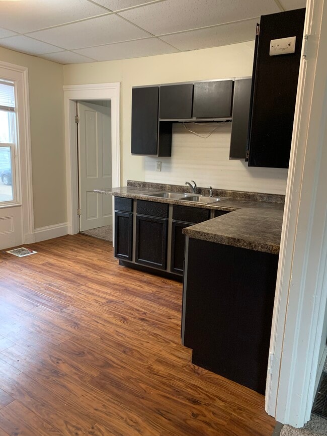 Building Photo - 617 7th Ave