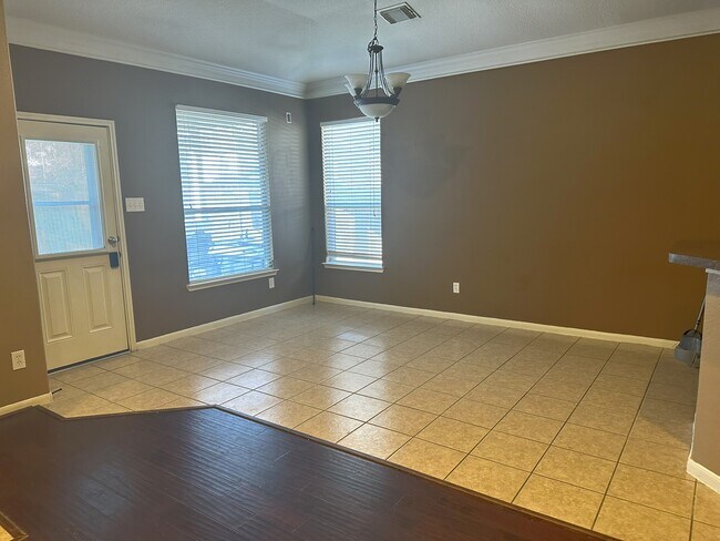 Building Photo - 6454 Applewood Forest Dr