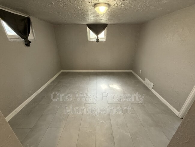 Building Photo - 519 23rd St
