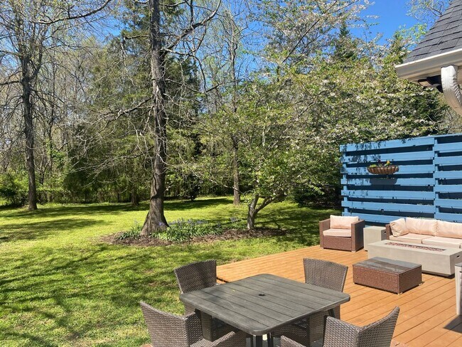 Building Photo - Eastside Three Bedroom Available for Rent July 2026