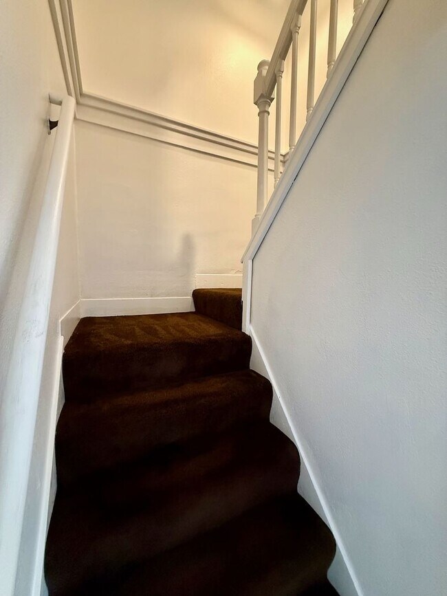 Building Photo - Beautiful 3 Bed 2 Bath Spokane Home w/ Detached Garage and Large Fully-Fenced Yard!