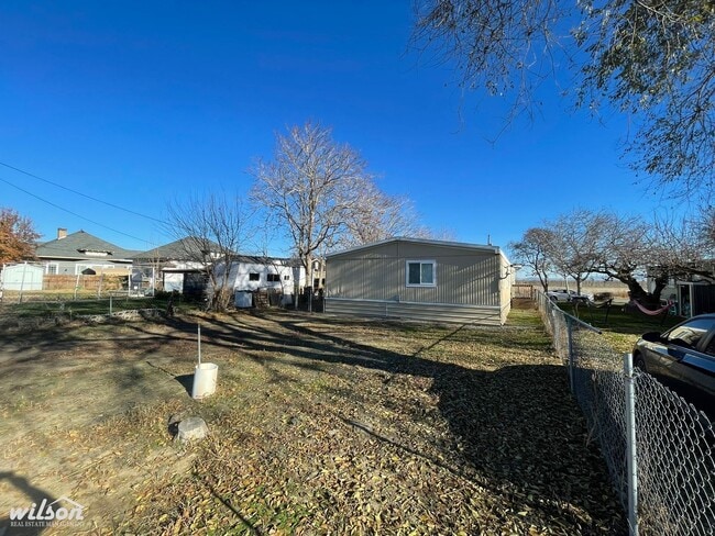 Building Photo - Spacious 4-Bedroom Home in Mabton, WA – Pet Friendly!