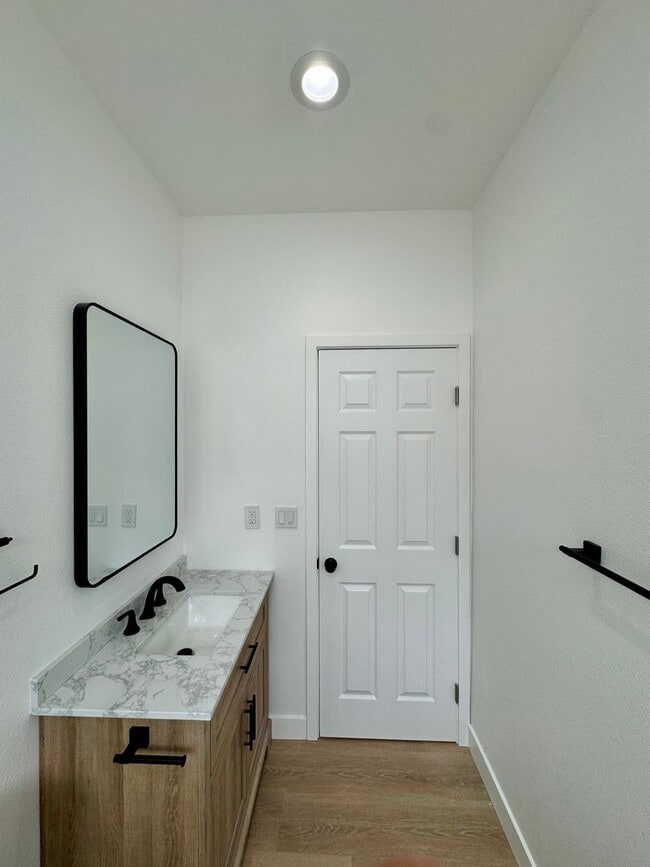 Building Photo - Large New Construction 1 bed 1 Bath Apartment for Rent In Long Beach!