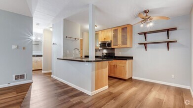 Building Photo - Beautiful Remodeled Adams Point Condo