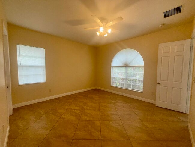 Building Photo - 12094 Citrus Grove Blvd