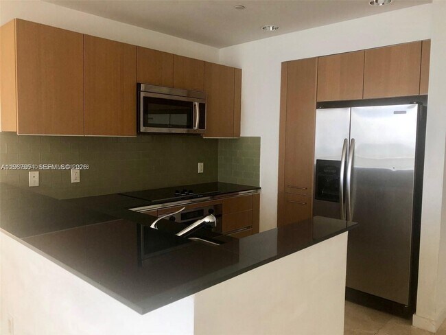 Building Photo - 1060 Brickell Ave