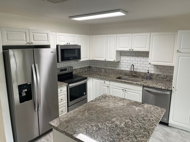 Kitchen - stainless steel appliances, granite countertops, deep large sink - 91-1031 Kaipalaoa St