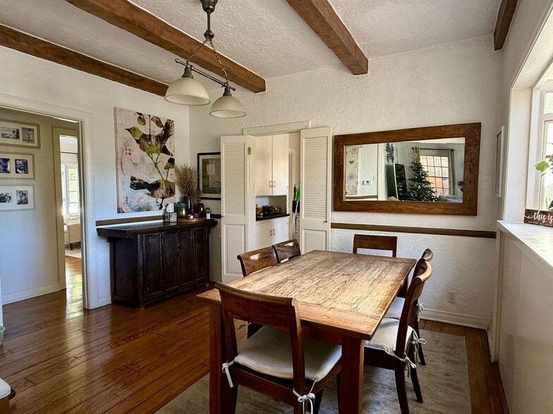 Building Photo - 471 S La Peer Dr