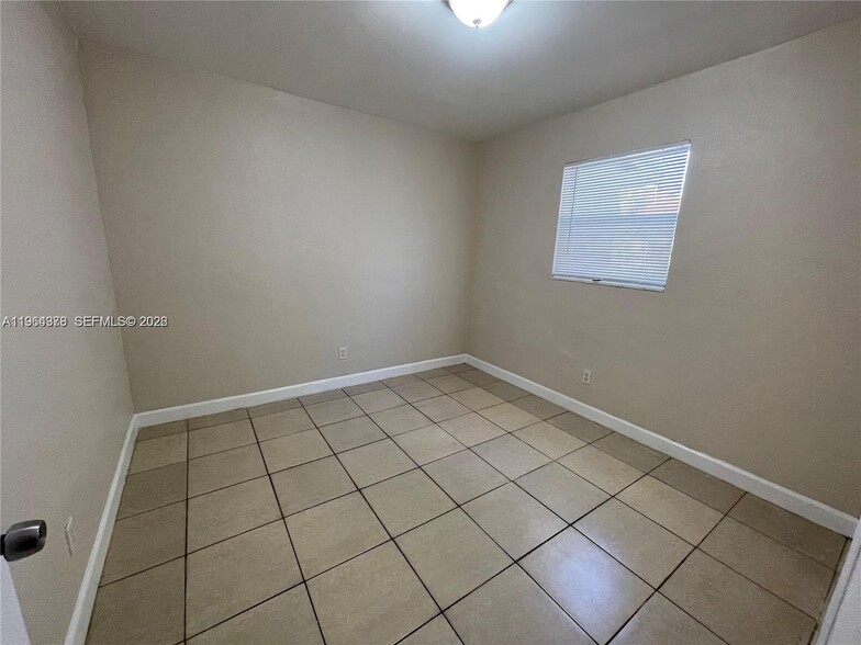 Building Photo - 534 NW 23rd Ave