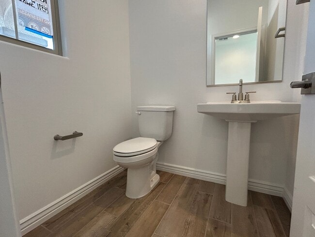 Building Photo - 14391 W Sand Hills Rd