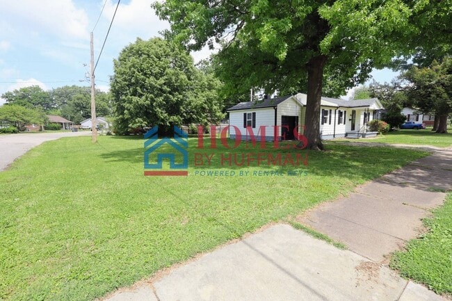 Building Photo - Three Bedroom House | Large Backyard