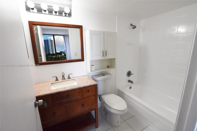 Building Photo - 540 Brickell Key Dr