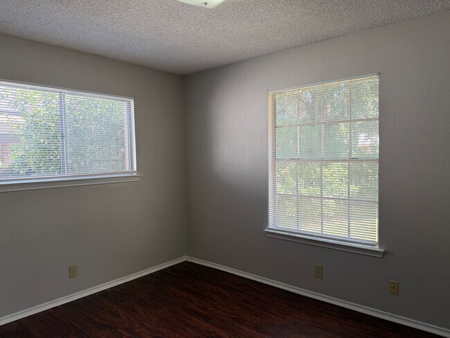 Building Photo - 5203 Village Row