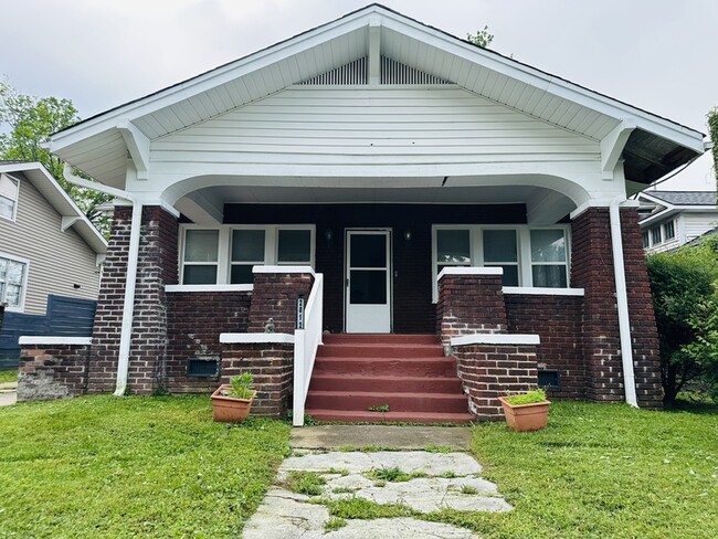Building Photo - 2812 Linden Ave