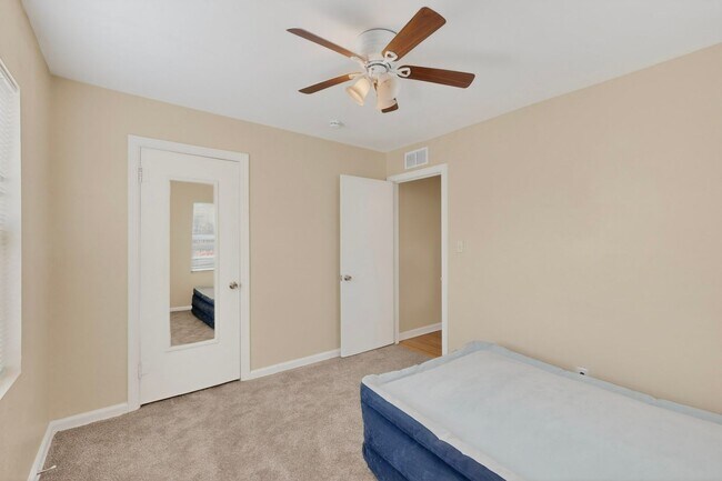 Building Photo - 714-714 Madison St NE