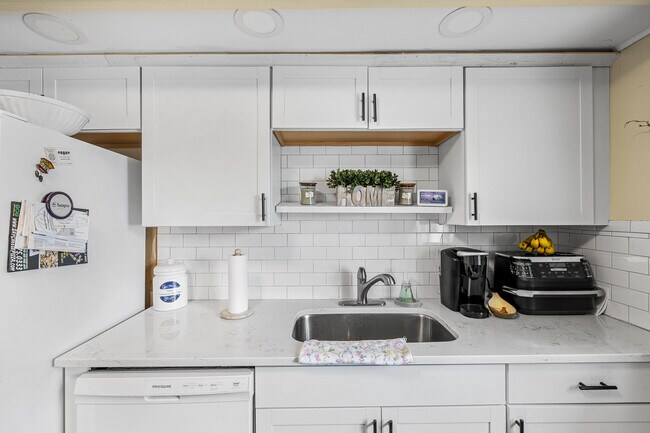 Building Photo - 39 Patton Rd