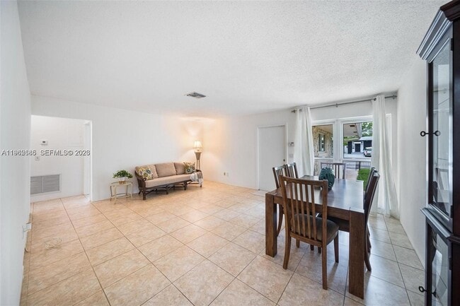 Building Photo - 107 SE 5th St