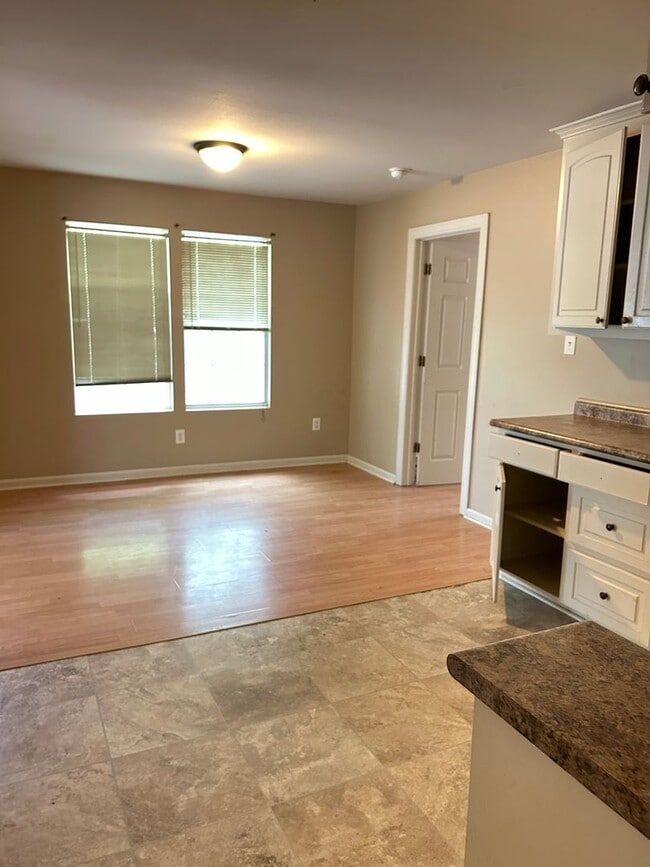 Building Photo - 2834 Essex St