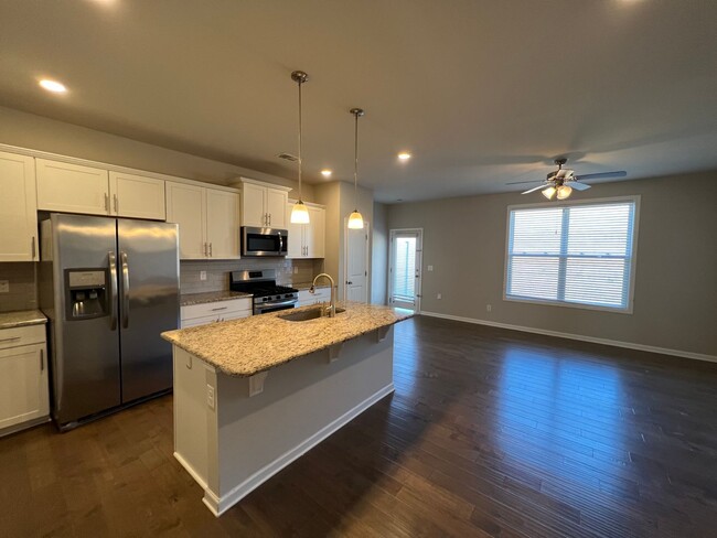 Building Photo - **Move in Special: $300 Off First Month's ...