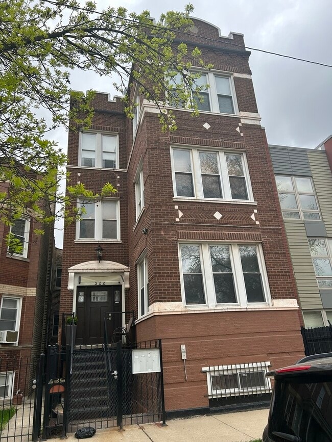 Building Photo - 522 N Troy St