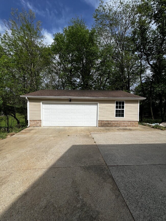 Building Photo - 578 Somerset Ln