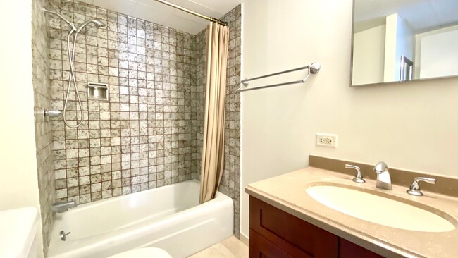 Building Photo - IDEALLY LOCATED 1 BED 1 BATH with 1 PARKIN...
