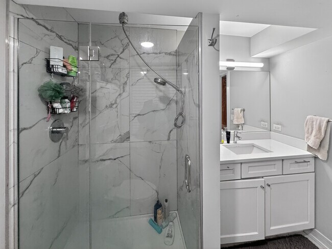 Building Photo - 3534 W Wrightwood Ave