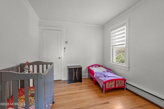 Building Photo - 562 N Edgemere Dr