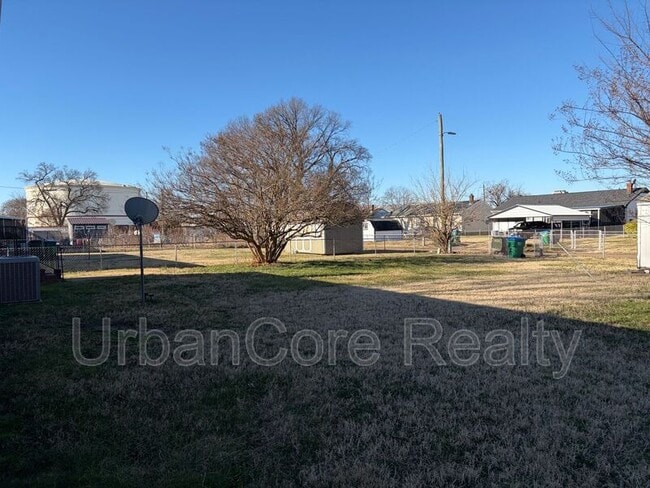 Building Photo - 808 N 30th St