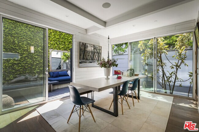 Building Photo - 814 Crestmoore Pl