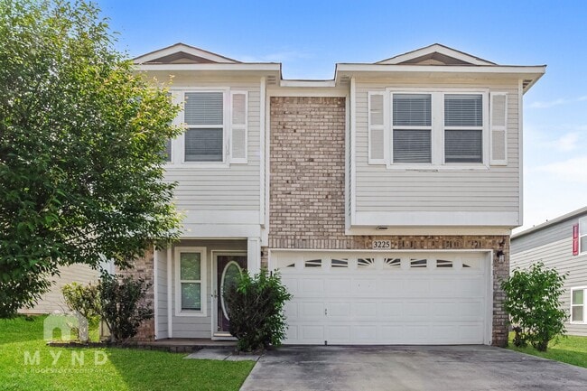 Building Photo - 3225 Lakeland Dr SW