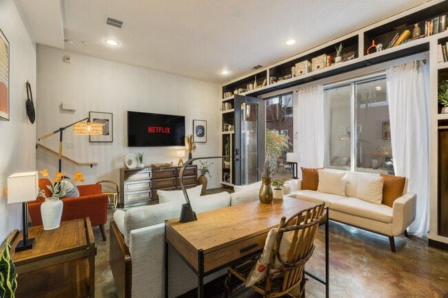 Building Photo - 877 Silver Ave SW