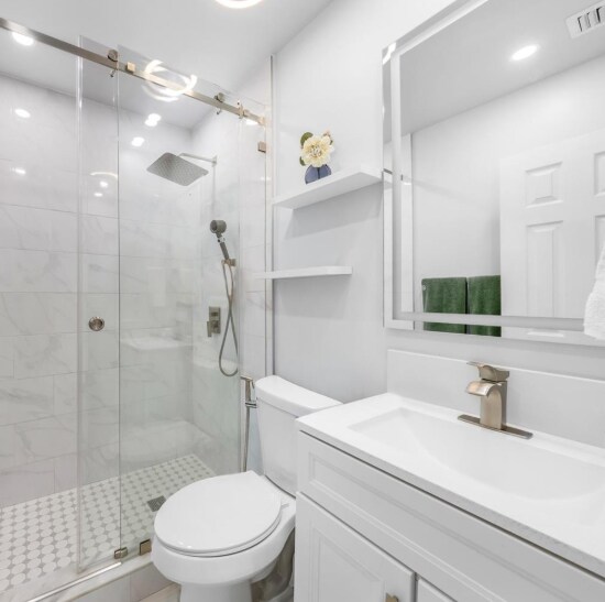 Building Photo - 490 W 33rd Pl