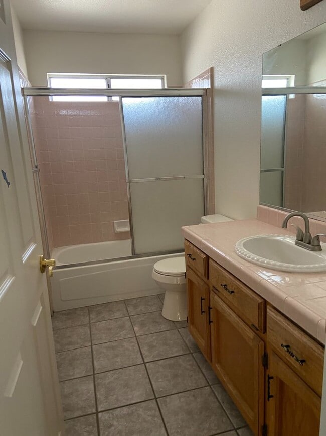 Building Photo - Charming home available - desirable Atwate...