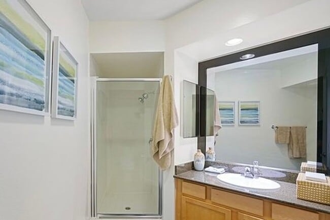 Building Photo - Rare Opportunity to Rent Spacious & Bright WLA Condo