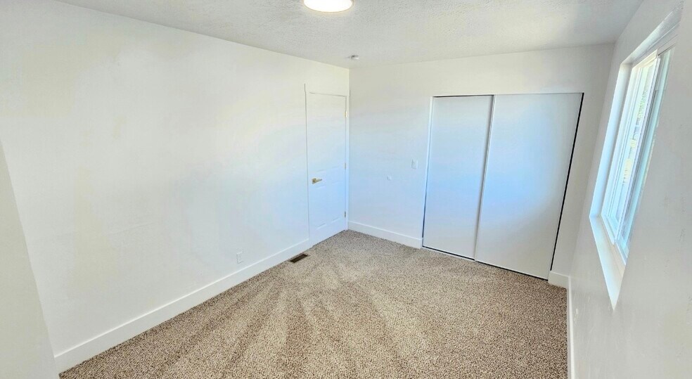 Building Photo - 3797 Armoridge Dr