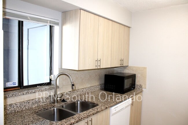 Building Photo - Two bed and Two bath Condo by Mall of Millenia