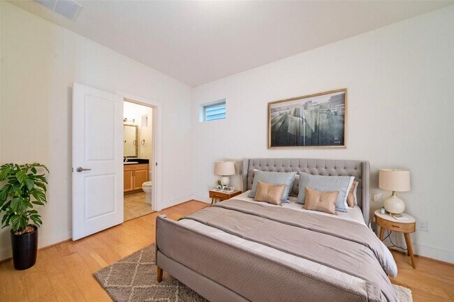 Building Photo - 194 Harvard St